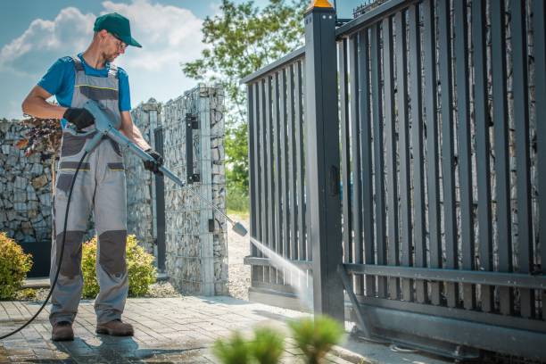 Best Animal Enclosure Cleaning  in North Bellport, NY